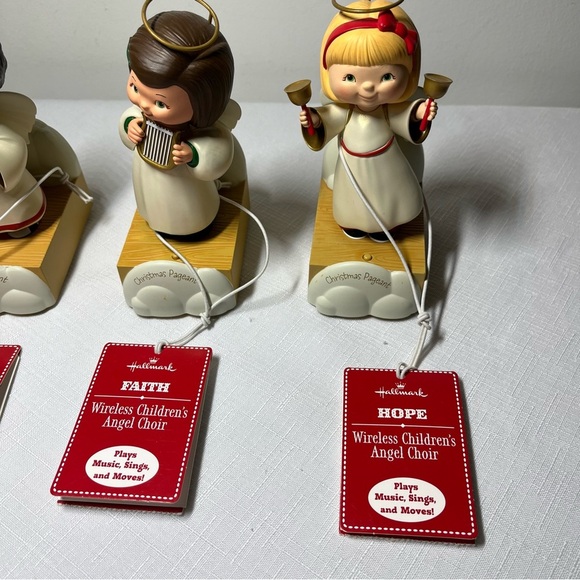 Hallmark Wireless Children's Angel Choir figurines, collectible.2012 - Picture 3 of 9